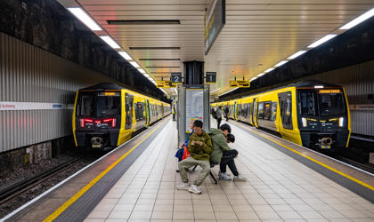 Two 777 on two platforms at an underground station